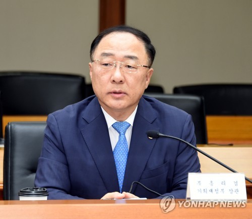 발언하는 홍남기 부총리
