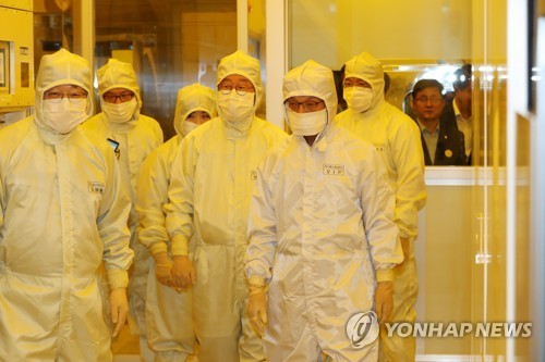 시설 살펴보는 이해찬 대표