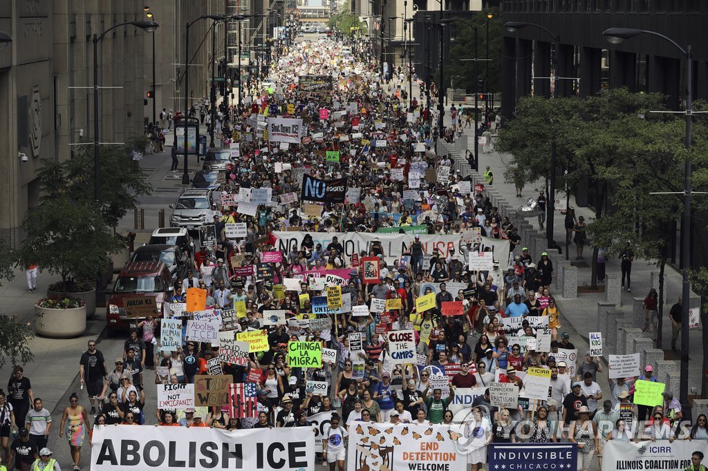 시카고서 열린 '불법 이민자 단속' 항의 시위