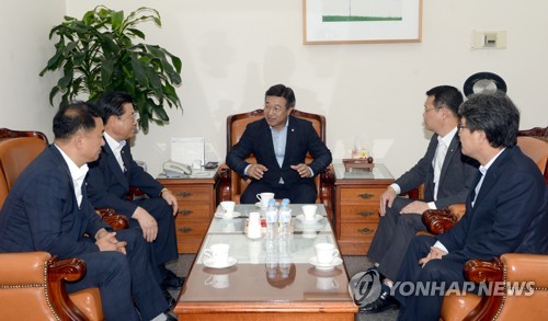 여야 사무총장들 '청와대와 5당 대표 회동을 위해'