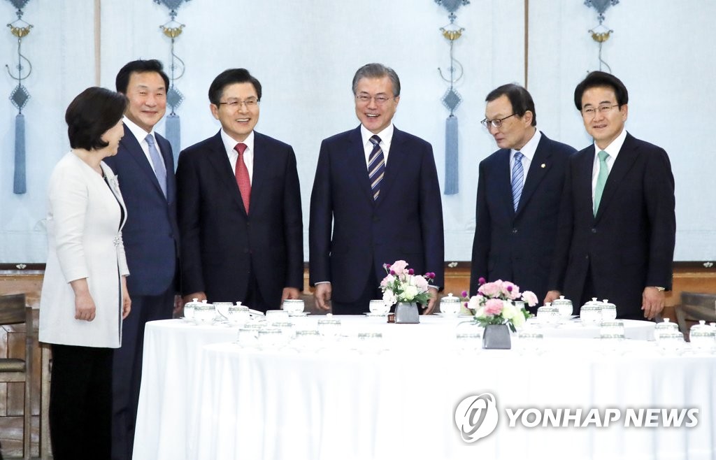 文大統領 与野党5党代表と会合 文大統領 与野党5党代表と会合