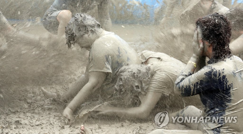 Boryeong Mud Fest starts Boryeong Mud Fest starts
