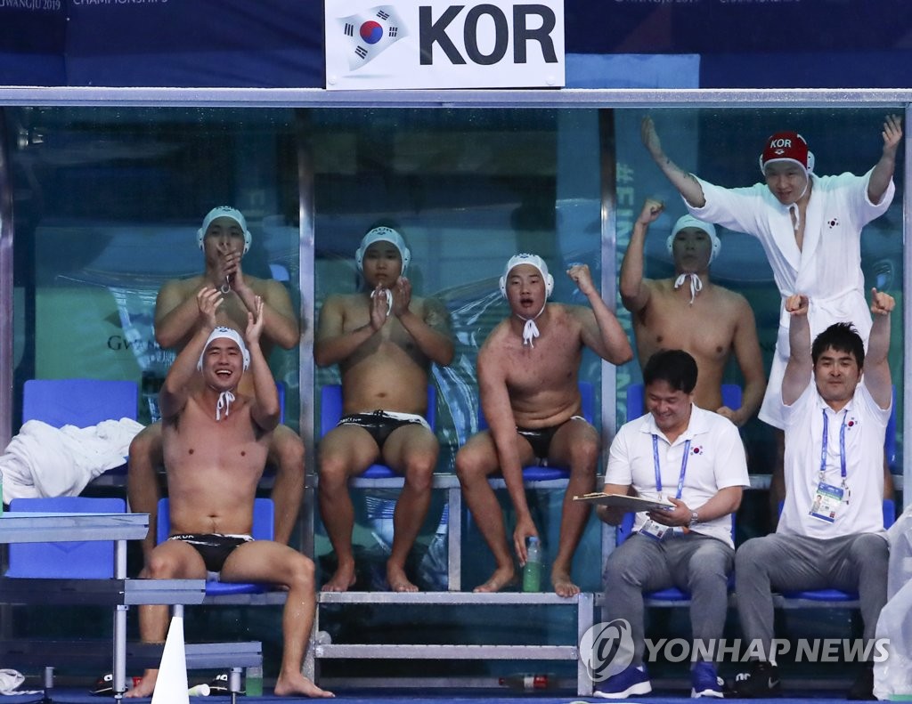 S. Korean players, coaches cheer goal S. Korean players, coaches cheer goal