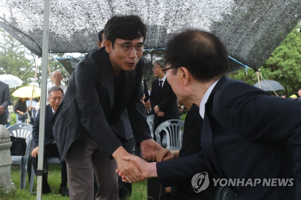 노회찬 1주기 추모제 찾은 유시민