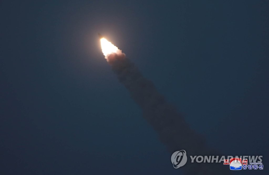 북한, 신형전술유도탄 발사