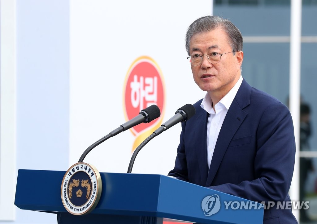 문 대통령, 식품산업 활성화 기업 현장방문 행사 격려사