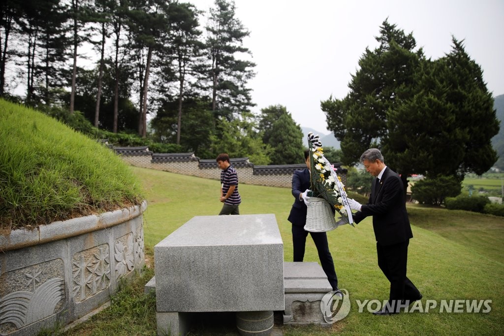 Patriots affairs minister pays tribute to anti-Japanese fighter Patriots affairs minister pays tribute to anti-Japanese fighter
