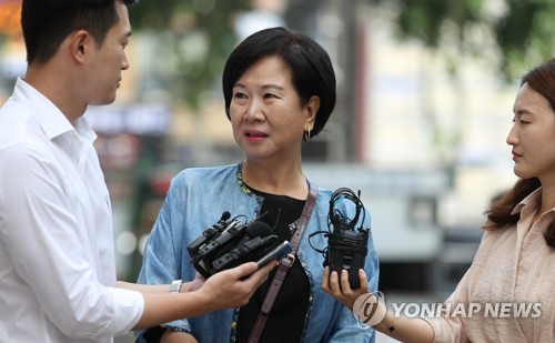 질문에 답하는 손혜원