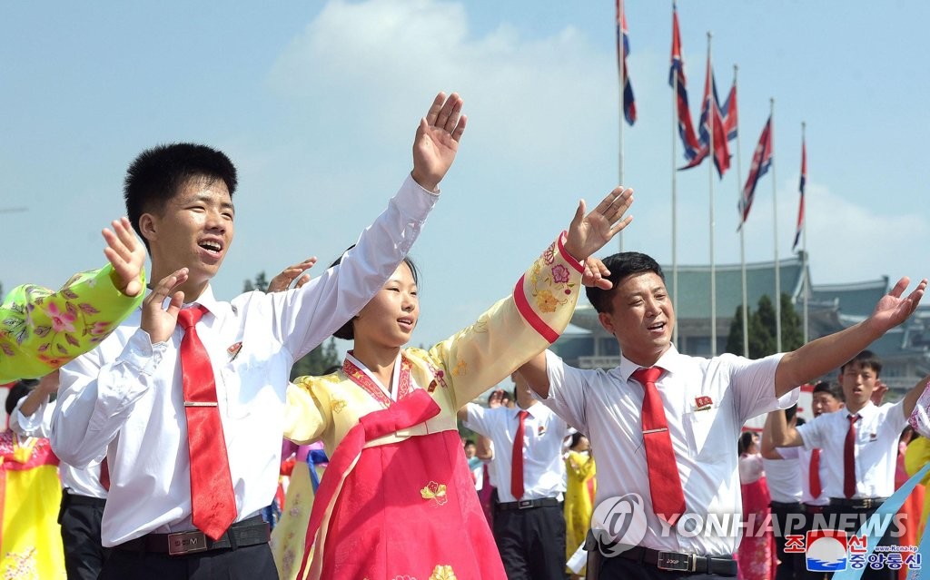 북한 선군절 기념 청년학생 경축무도회
