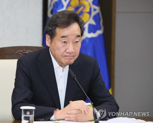 굳은 표정짓는 이 총리