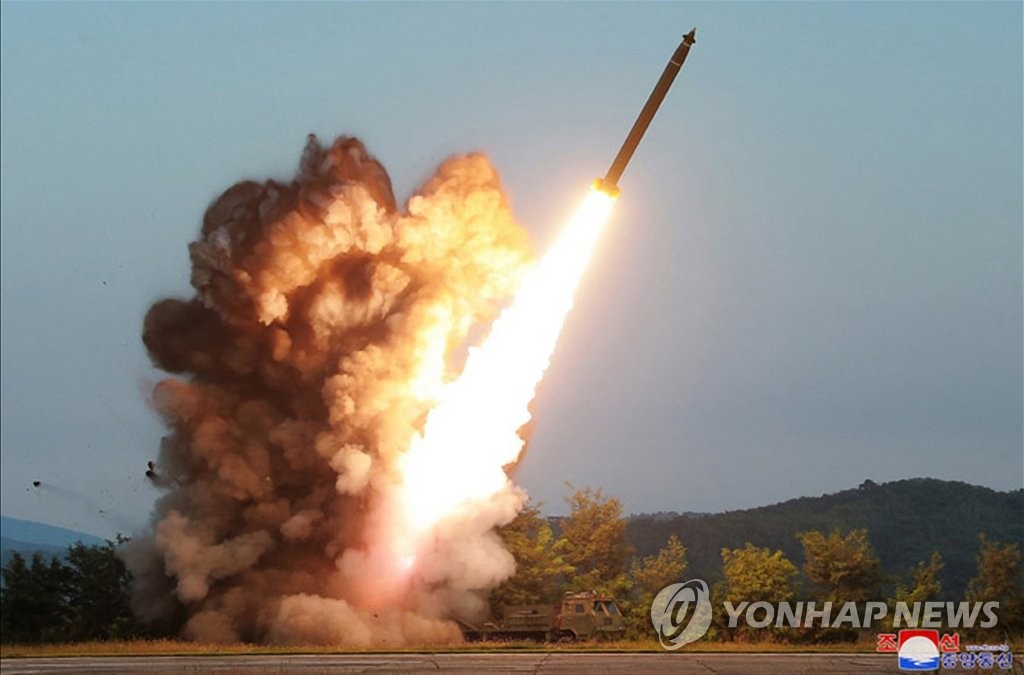 북한, 다시 초대형 방사포 시험사격…'성공' 발표는 없어