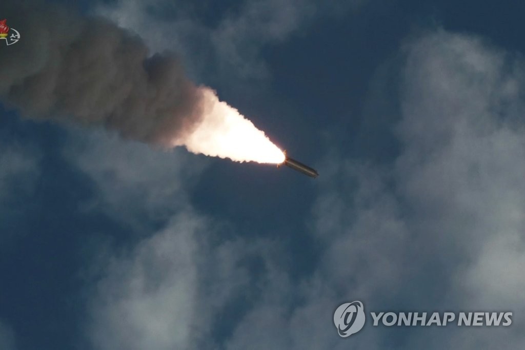 북한, 다시 초대형 방사포 시험사격…'성공' 발표는 없어