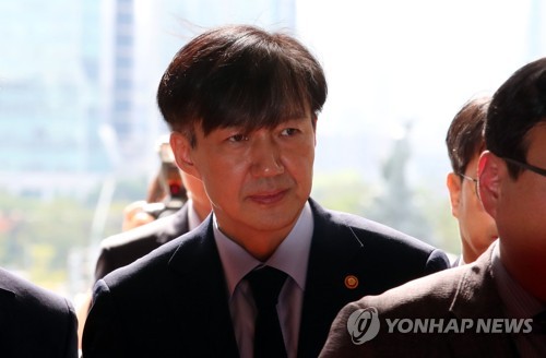 국회 들어서는 조국 장관