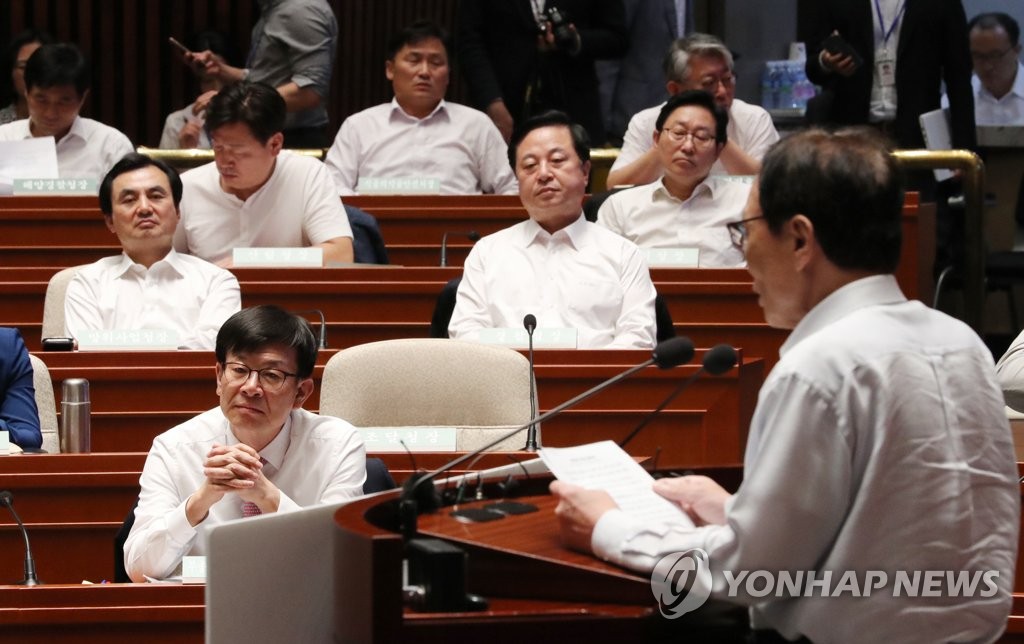 발언하는 이해찬 대표