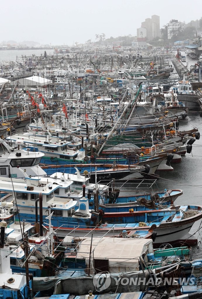 Avoiding typhoon Avoiding typhoon