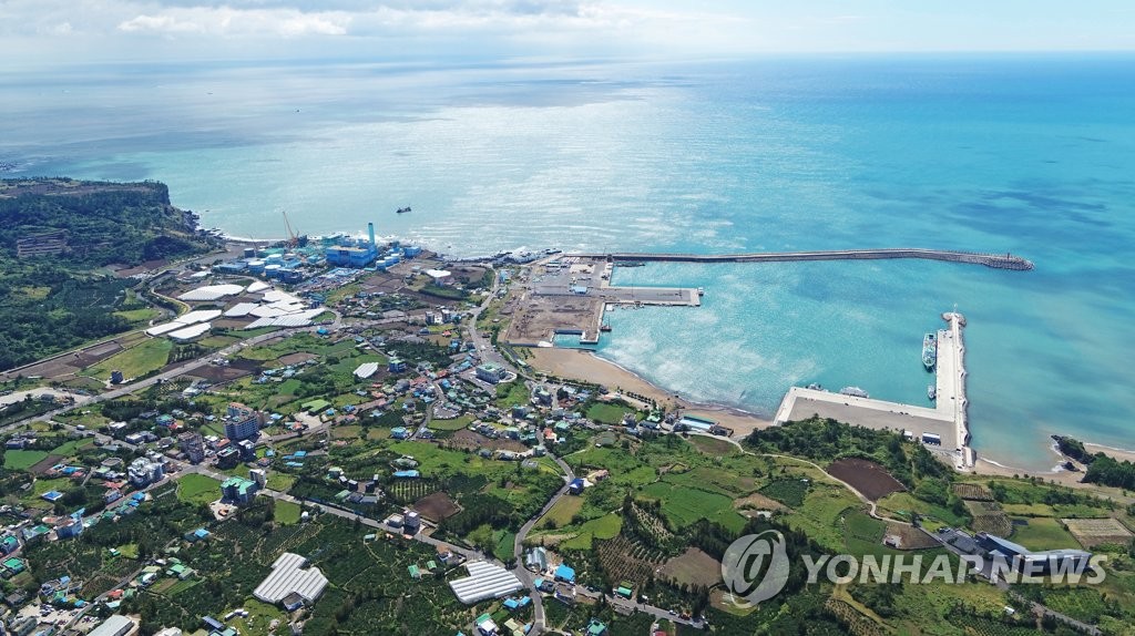 에메랄드 빛 서귀포 화순항 앞바다