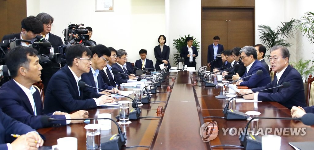 문 대통령, 수석보좌관회의에서
