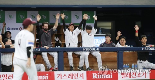 LG 더그아웃 기쁨 가득