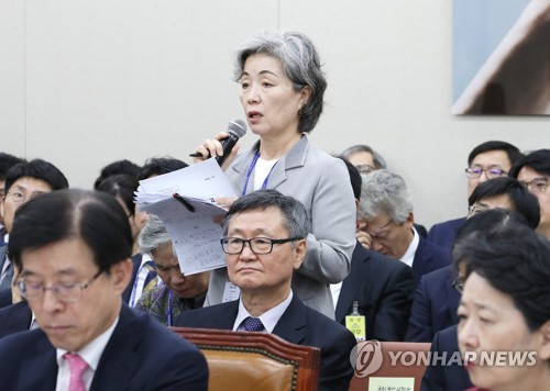 답변하는 고현숙 국립부산과학관장