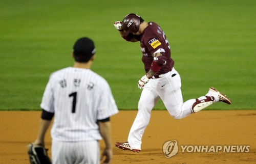 1회부터 홈런포 날린 박병호
