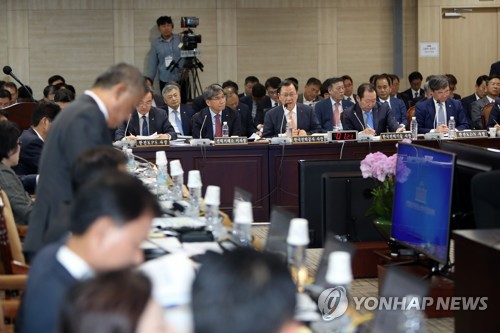 질의에 답변하는 한전국감 증인들