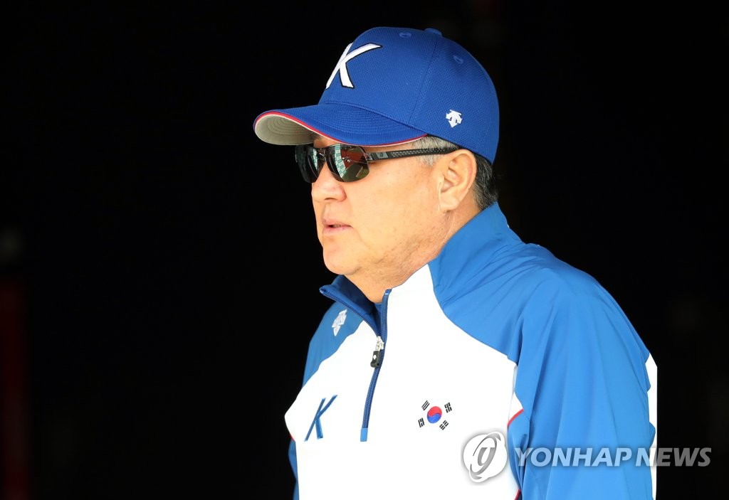 Kim Kyung-moon, manager of the South Korean national baseball team, looks out to the field at KT Wiz Park in Suwon, 45 kilometers south of Seoul, during his team's practice ahead of the Premier12 tournament on Oct. 11, 2019. (Yonhap)