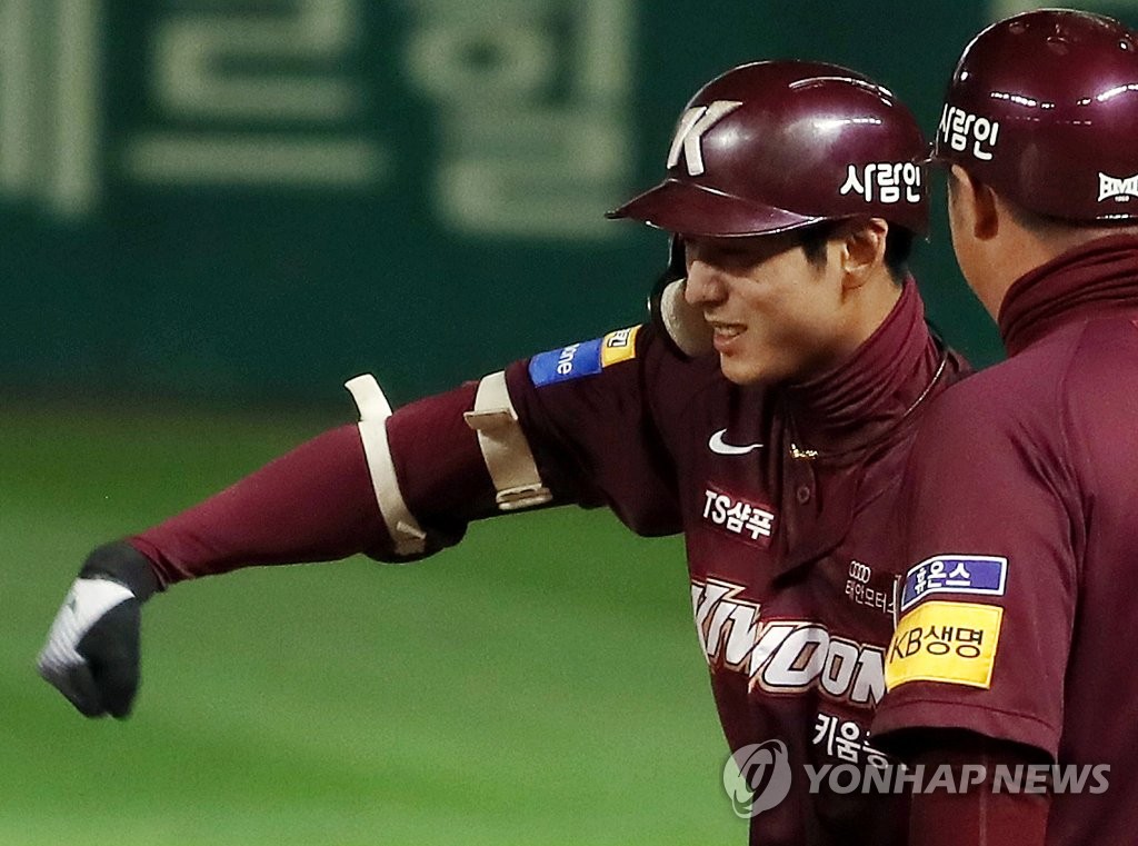 Kim Ha-seong of the Kiwoom Heroes celebrates his RBI single against the SK Wyverns in the top of the 11th inning of Game 1 of the second round Korea Baseball Organization (KBO) playoff series at SK Happy Dream Park in Incheon, 40 kilometers west of Seoul, on Oct. 14, 2019. (Yonhap)