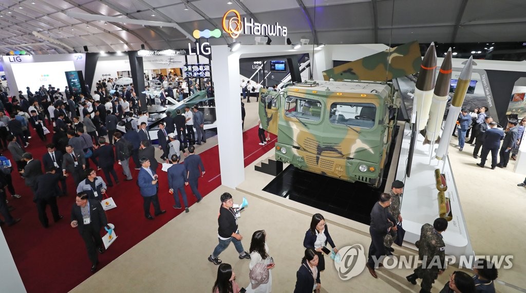 にぎわう航空宇宙・防衛産業展 にぎわう航空宇宙・防衛産業展