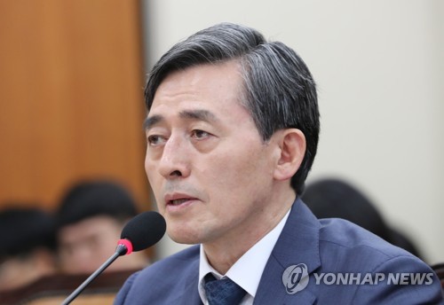 답변하는 양승동 KBS사장