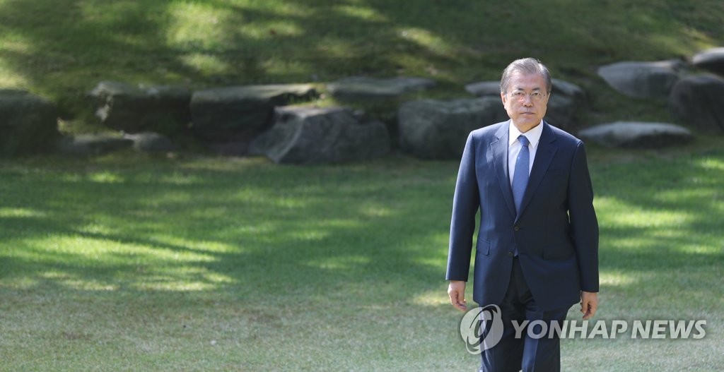 상춘재 향하는 문 대통령