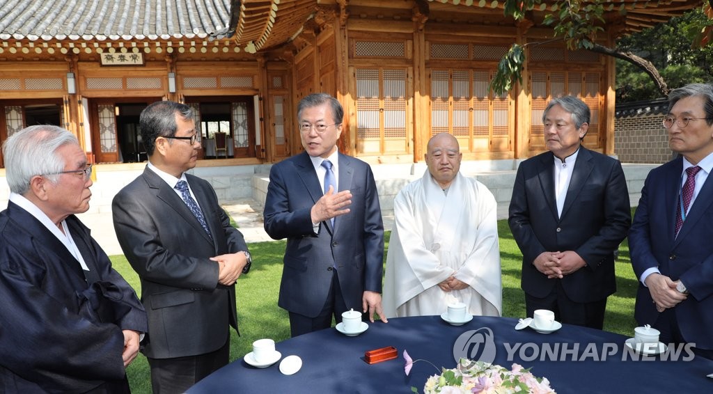 문 대통령, 종교지도자들과 간담회