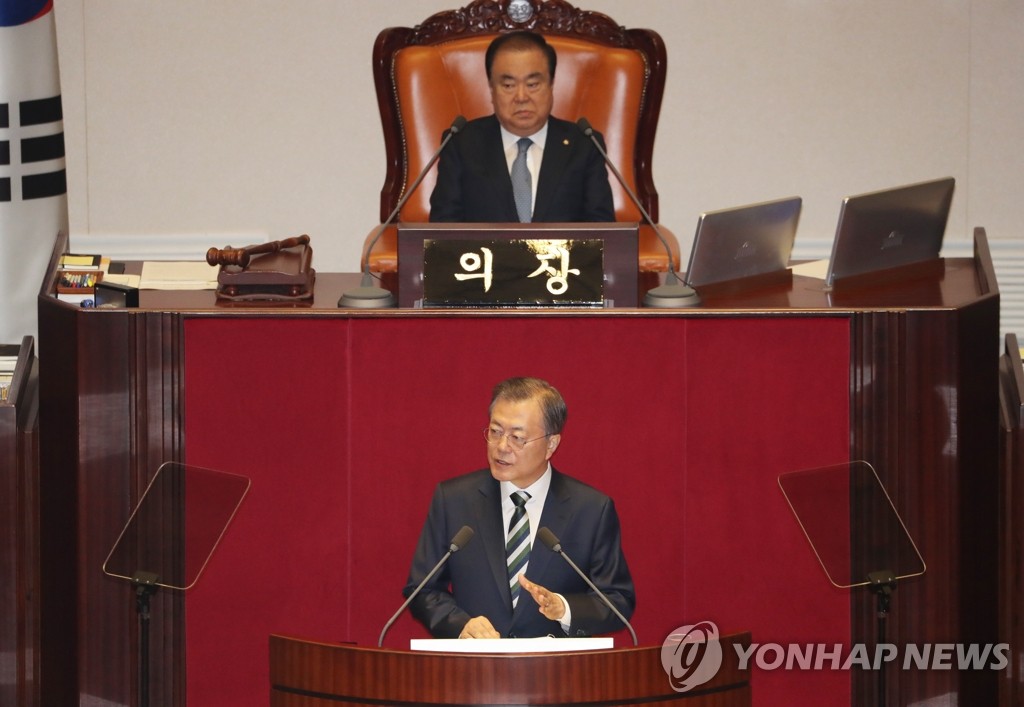 President Moon Jae-in delivers a budget speech at the National Assembly in Seoul on Oct. 22, 2019. (Yonhap)