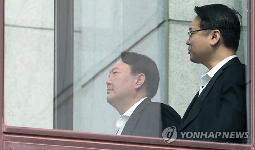대검찰청서 이동하는 윤석열 검찰총장