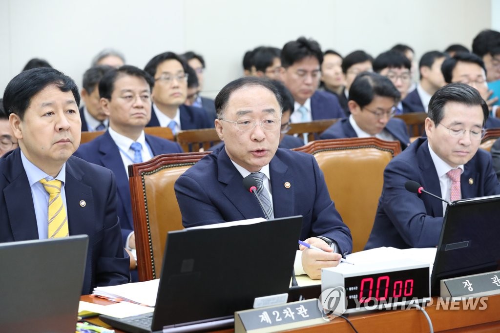 발언하는 홍남기 기획재정부 장관