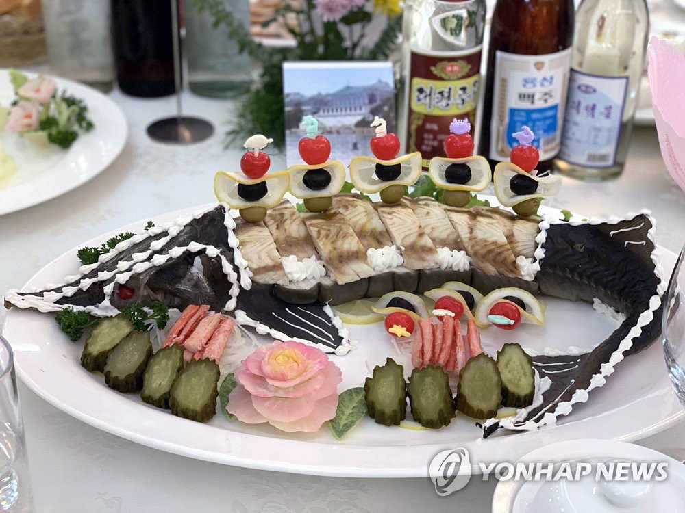 옥류관에서 선보인 만찬 음식
