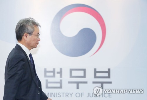 이동하는 김남준 법무·검찰개혁위원장