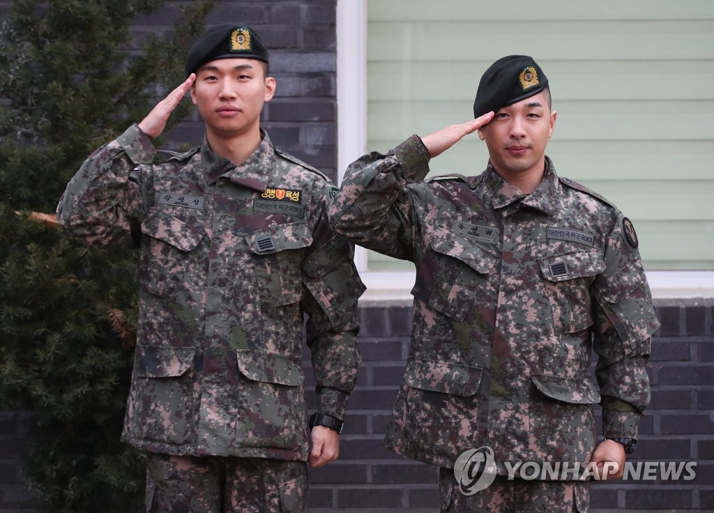 Daesung, Taeyang salute Daesung, Taeyang salute