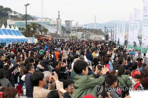 한·아세안 정상회의 환영 행사 인파