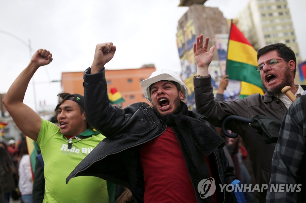 볼리비아 시위대, 모랄레스 대통령 사임 발표에 환호