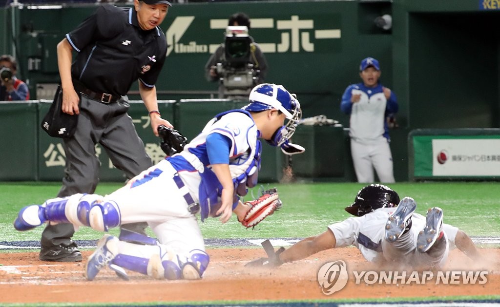 미국 득점 막아내는 한국 수비