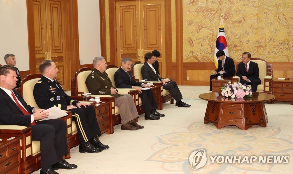 미국 국방장관 접견하는 문 대통령