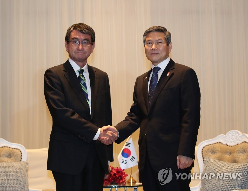 Defense ministers of S. Korea, Japan hold talks in Bangkok Defense ministers of S. Korea, Japan hold talks in Bangkok