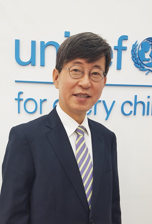 UNICEF Korea chief gives interview UNICEF Korea chief gives interview