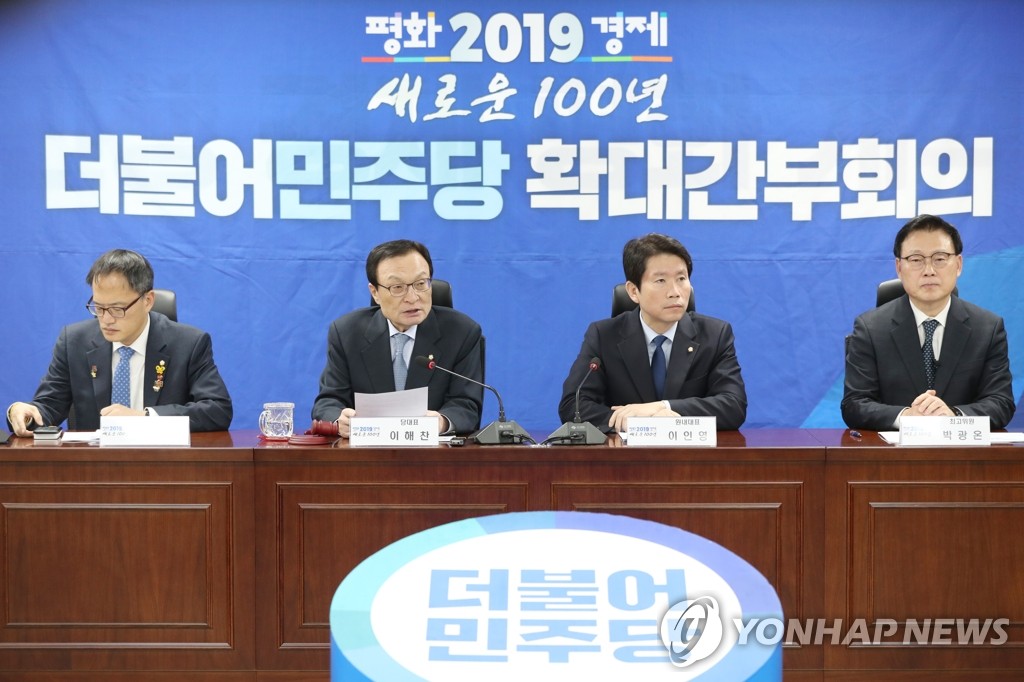 발언하는 이해찬 대표