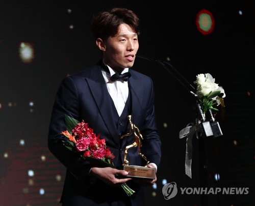 MVP 수상 소감 밝히는 김보경