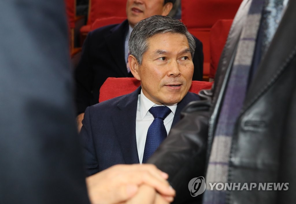 Defense chief at forum Defense chief at forum