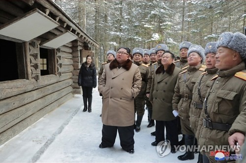 김정은, 군 간부들과 함께 백두산 등정·혁명전적지 시찰