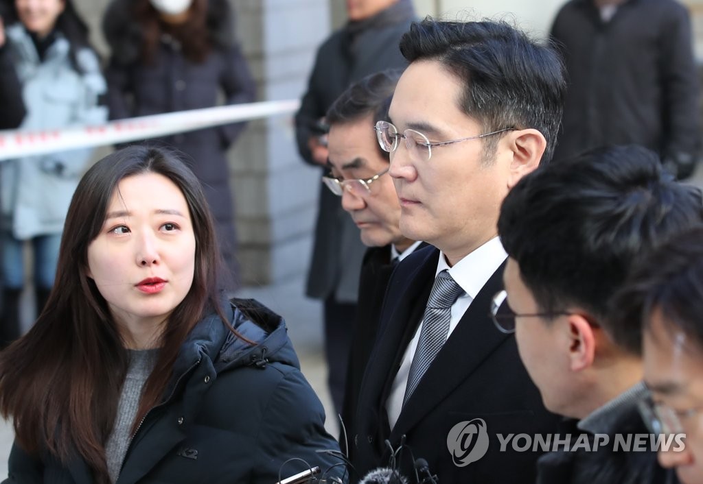 법정 향하는 이재용 부회장