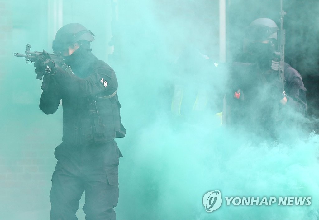 '테러범 꼼짝 마'
