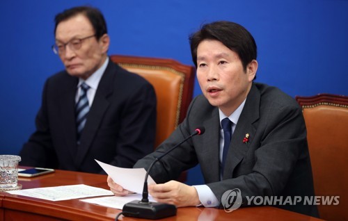 발언하는 이인영 원내대표